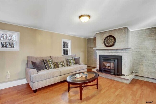 Building Photo - Coming Soon - Beautiful 3 Bedroom, 1 Bath ...