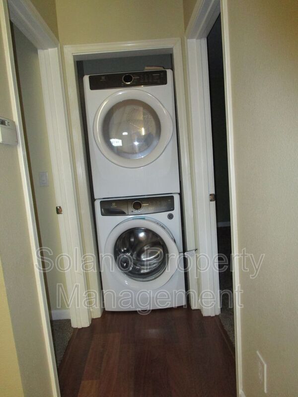 Building Photo - 476 Banning Way