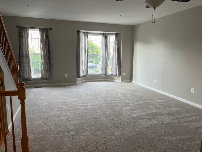 Building Photo - 2562 Carrington Way