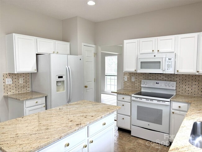 Building Photo - 8620 Grey Squirrel Ct