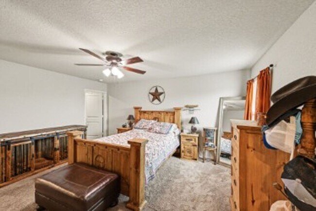 Building Photo - 3BED/2BATH HOUSE AVAILABLE FOR LEASE!