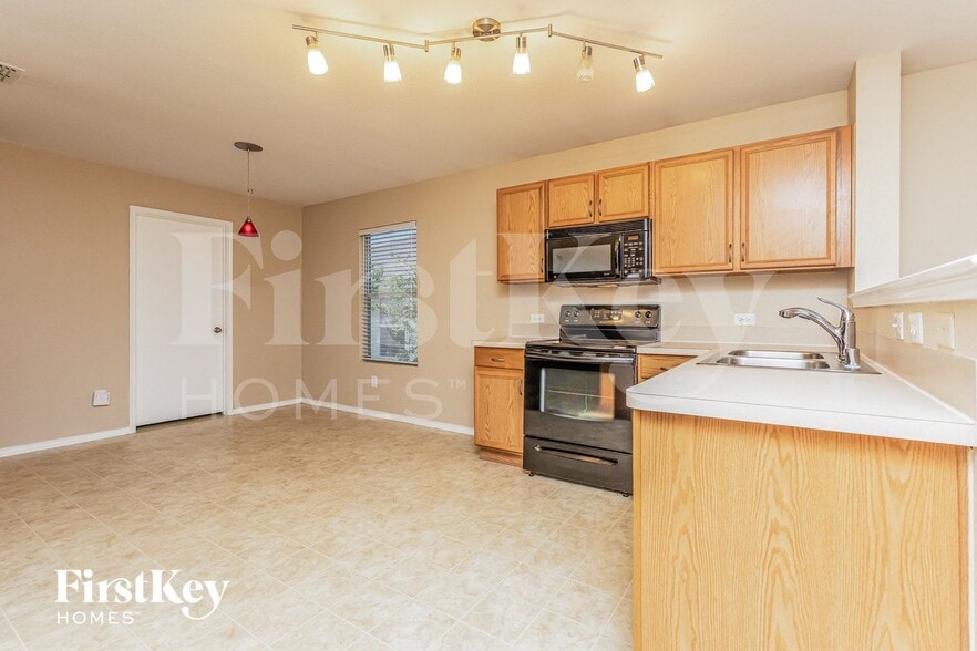 Building Photo - 2015 Angel Way