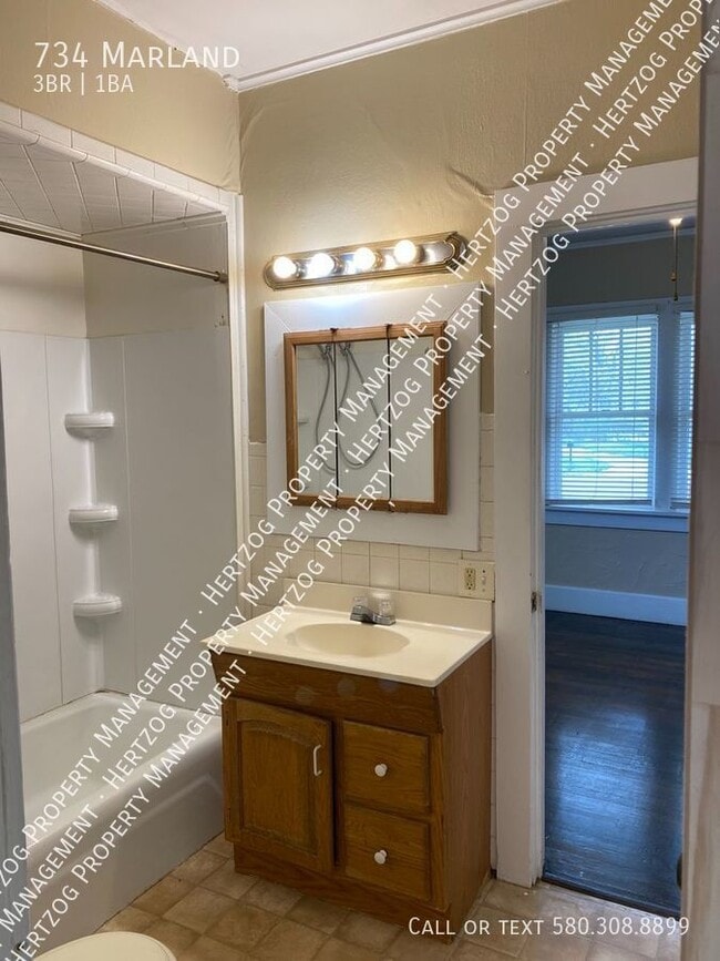 Building Photo - 734 Marland-