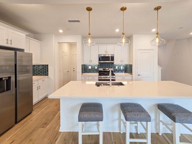 Building Photo - Highly upgraded townhome in Carlsbad