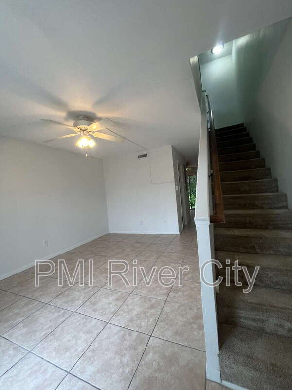 Building Photo - 2300 Twelve Oaks Dr