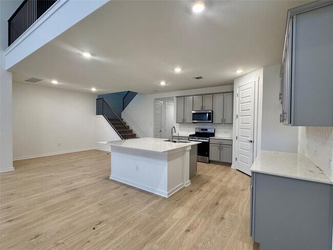 Building Photo - 2320 Magnolia Hl Dr
