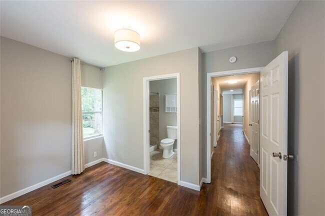 Building Photo - 1565 Overland Terrace SE