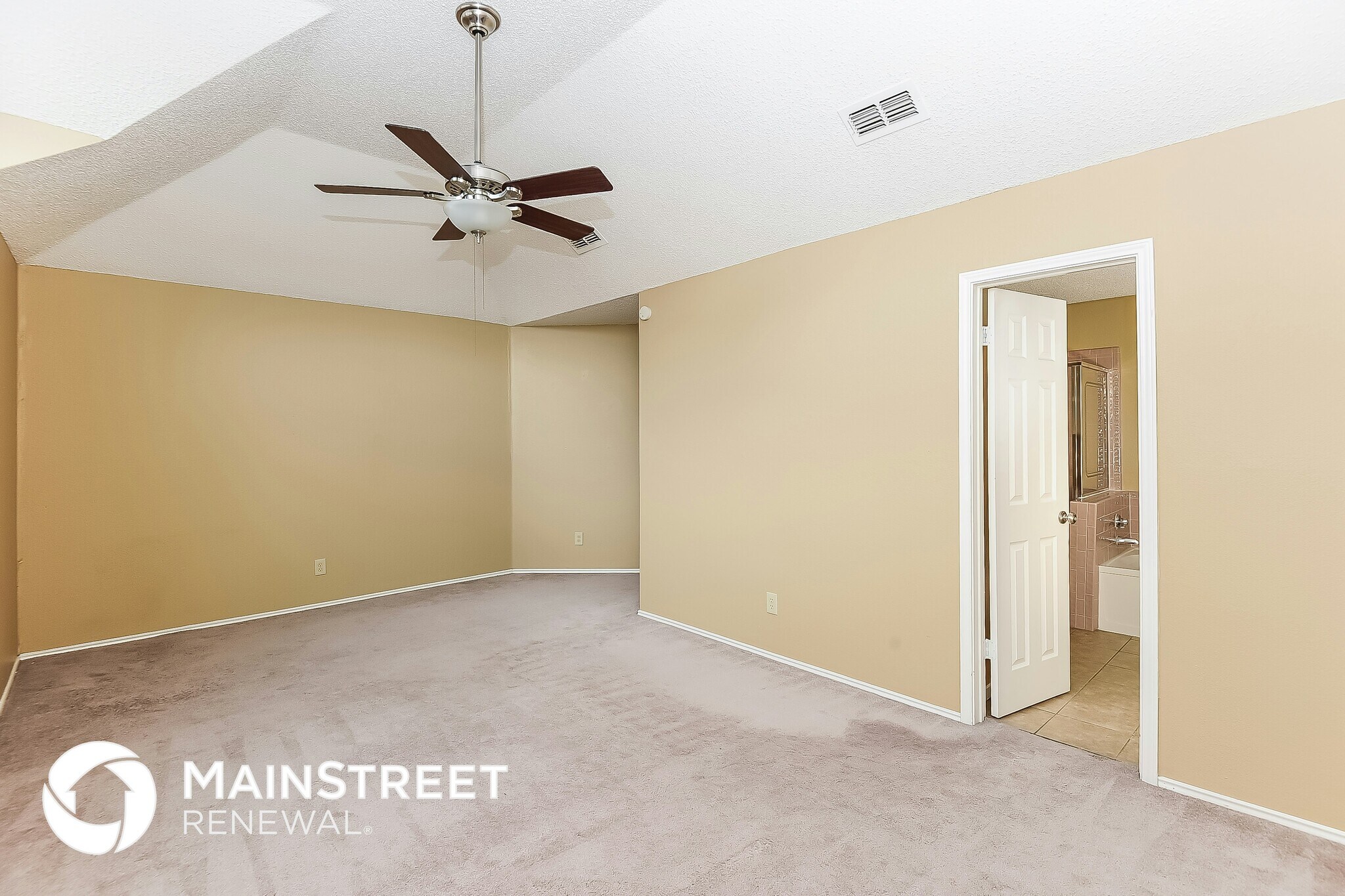 Building Photo - 2411 Bennington Dr