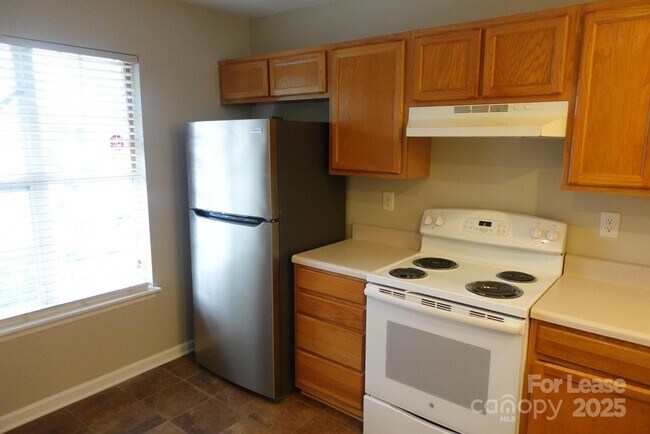 Building Photo - 1725 Forest Side Ln