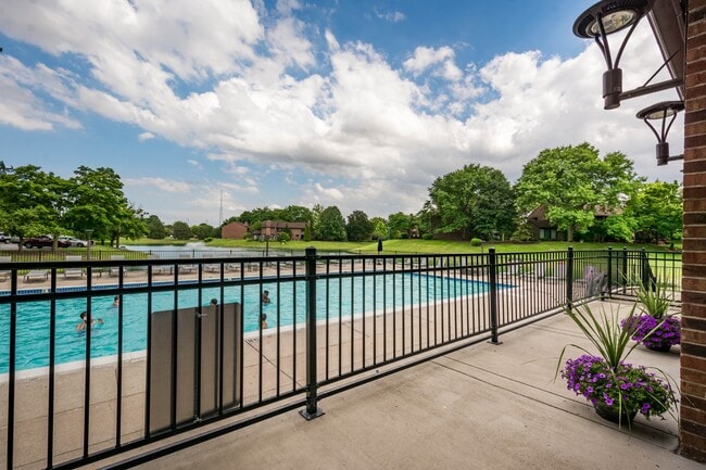 Building Photo - 3069 Lindenwood Dr