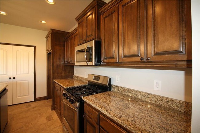 Building Photo - 13924 Northwood Village Dr