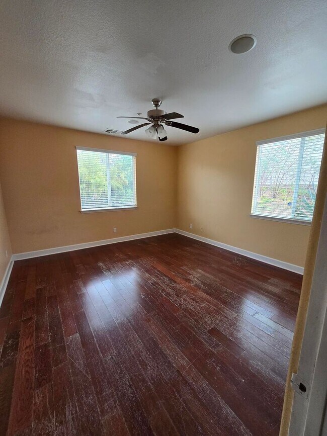 Building Photo - Executive EHR Home