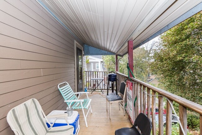 Building Photo - 6 bed in Mission Hill