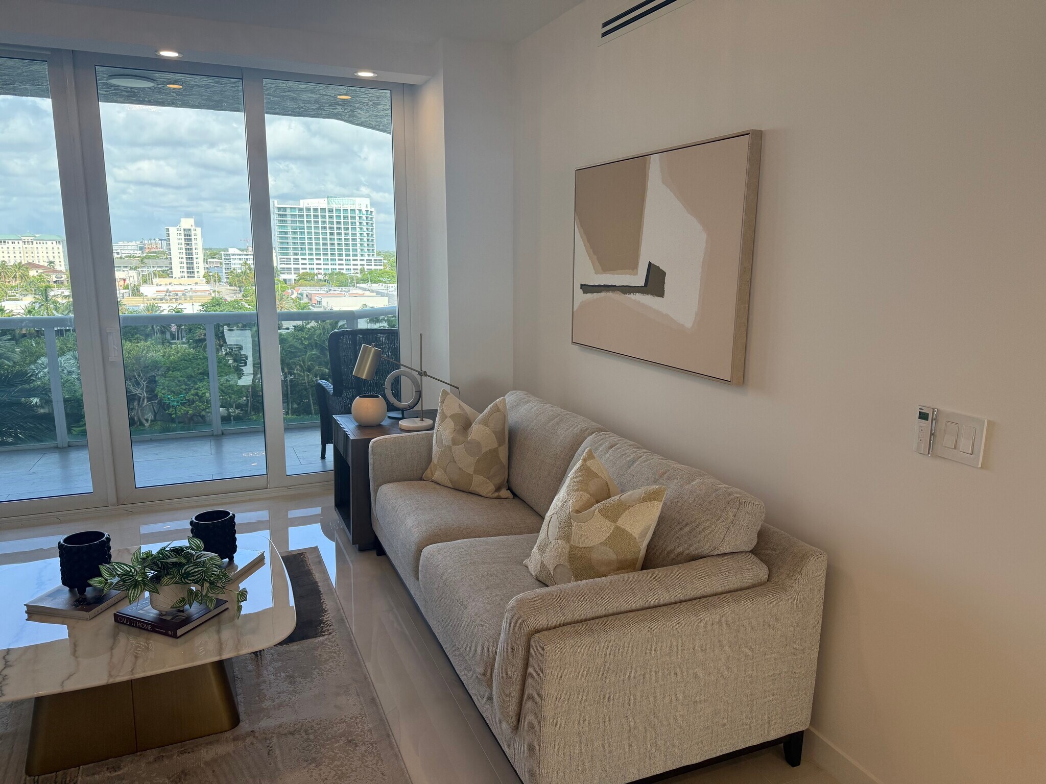 Flex Room with Pull Out Sofa - 3200 N Ocean Blvd
