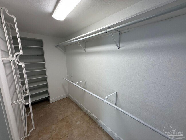 Building Photo - 905 Poinciana Dr