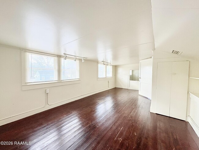 Building Photo - 1110 W Congress St