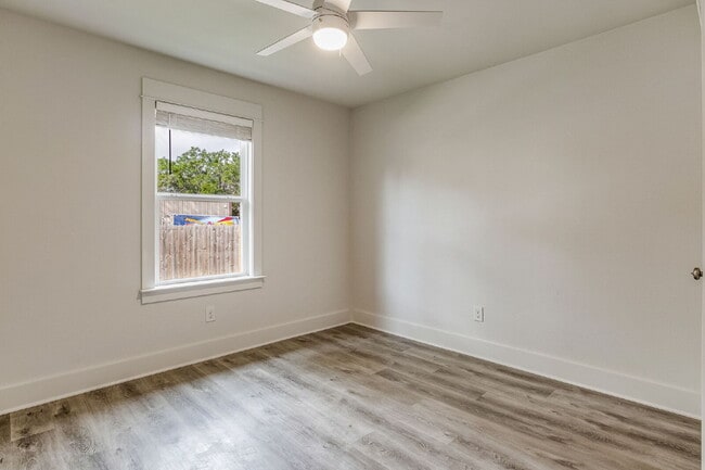 Building Photo - Welcome home to this beautifully updated 2-bedroom, 1-bath unit in a well-maintained triplex!