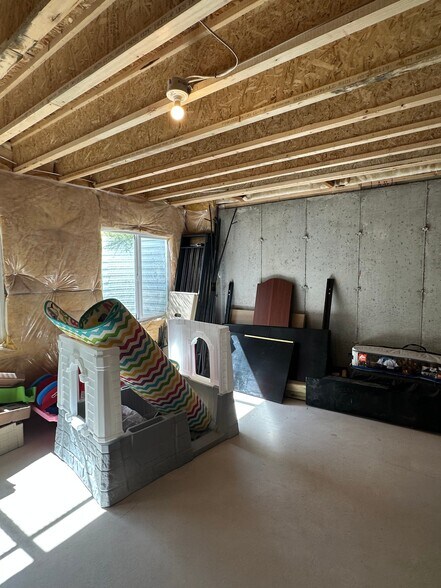 Building Photo - 4035 W Harper Ln