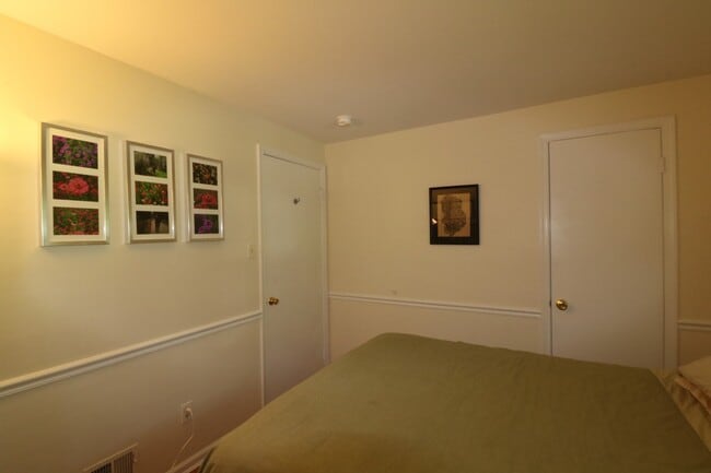 Building Photo - COMING SOON - 4Bed/2.5Bath Raised Rambler in Bannockburn near Glen Echo Park!