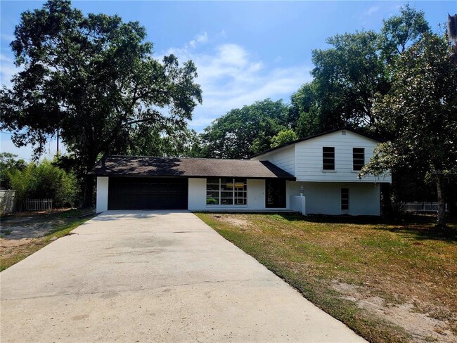 Building Photo - 11631 Seminole Dr