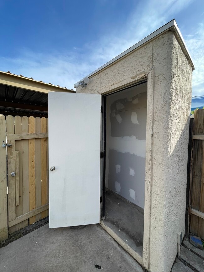 Building Photo - 6316 N 47th Ave