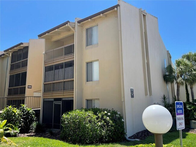 Building Photo - 586 Orange Dr
