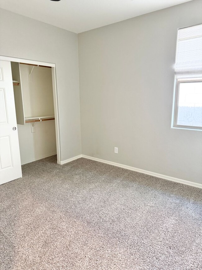Building Photo - Beautiful 4 Bedroom Single Level Home Loca...