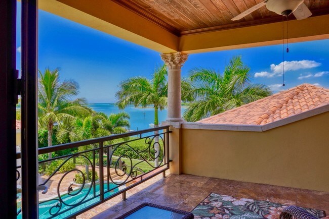 Building Photo - 1363 Oceanview Dr