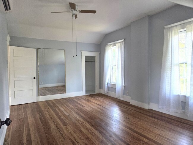 Building Photo - Move in Ready Historic Home in Downtown Cl...