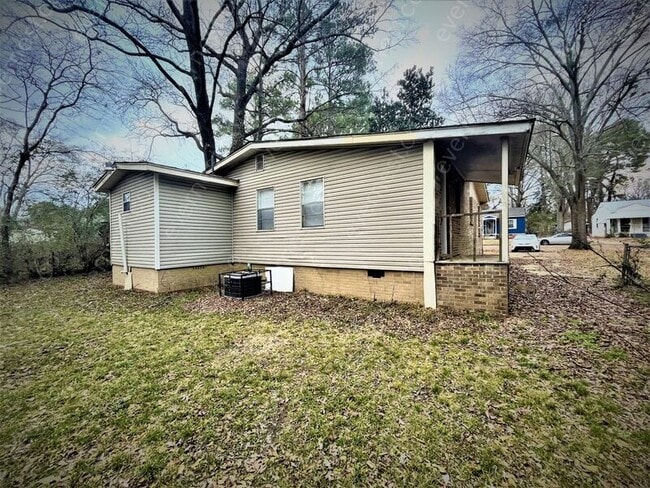 Building Photo - 445 Rockdale Dr