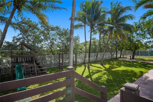 Building Photo - 4747 Collins Ave