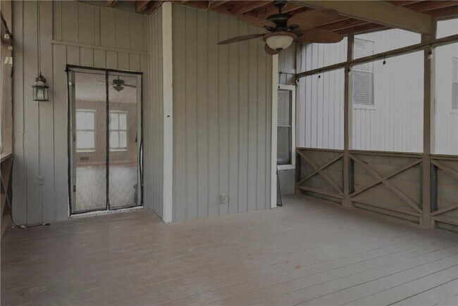 Building Photo - 516 Faith St