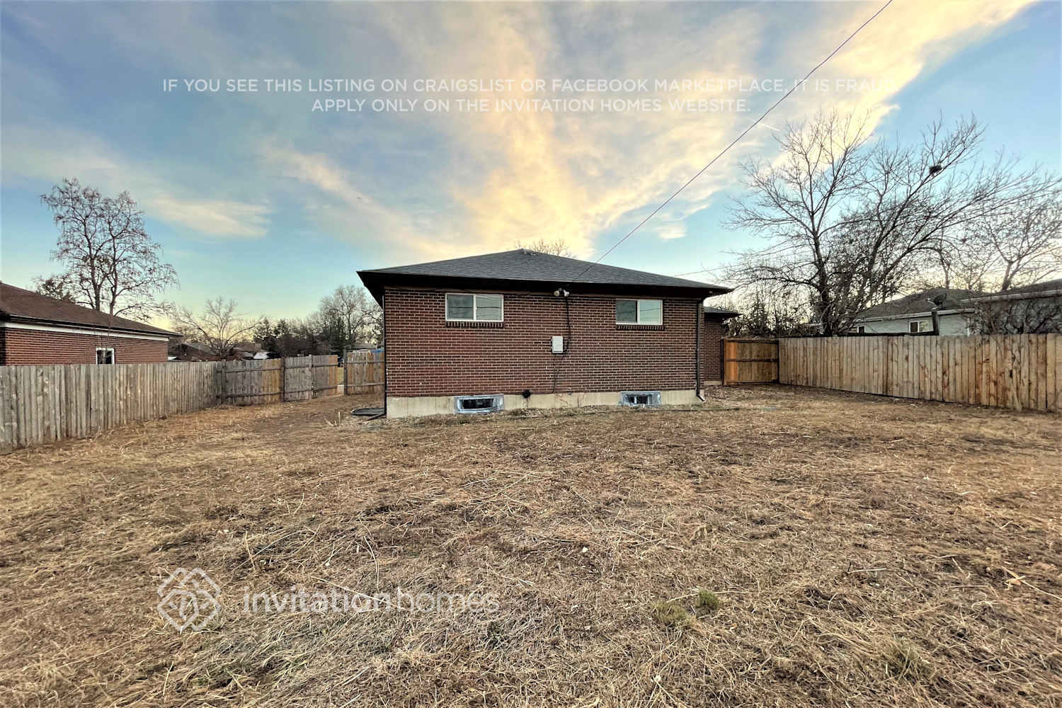 Building Photo - 1061 E 105th Pl