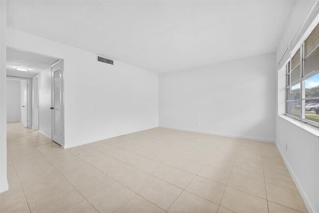 Building Photo - 4165 SW 67th Ave