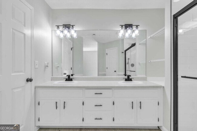 Building Photo - 250 Meadow View Dr