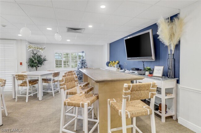 Building Photo - 220 Seaview Ct