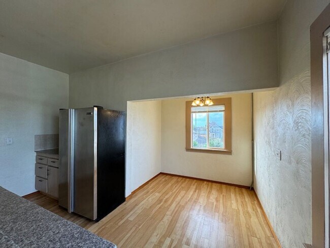 Building Photo - 111 W Hawthorne St