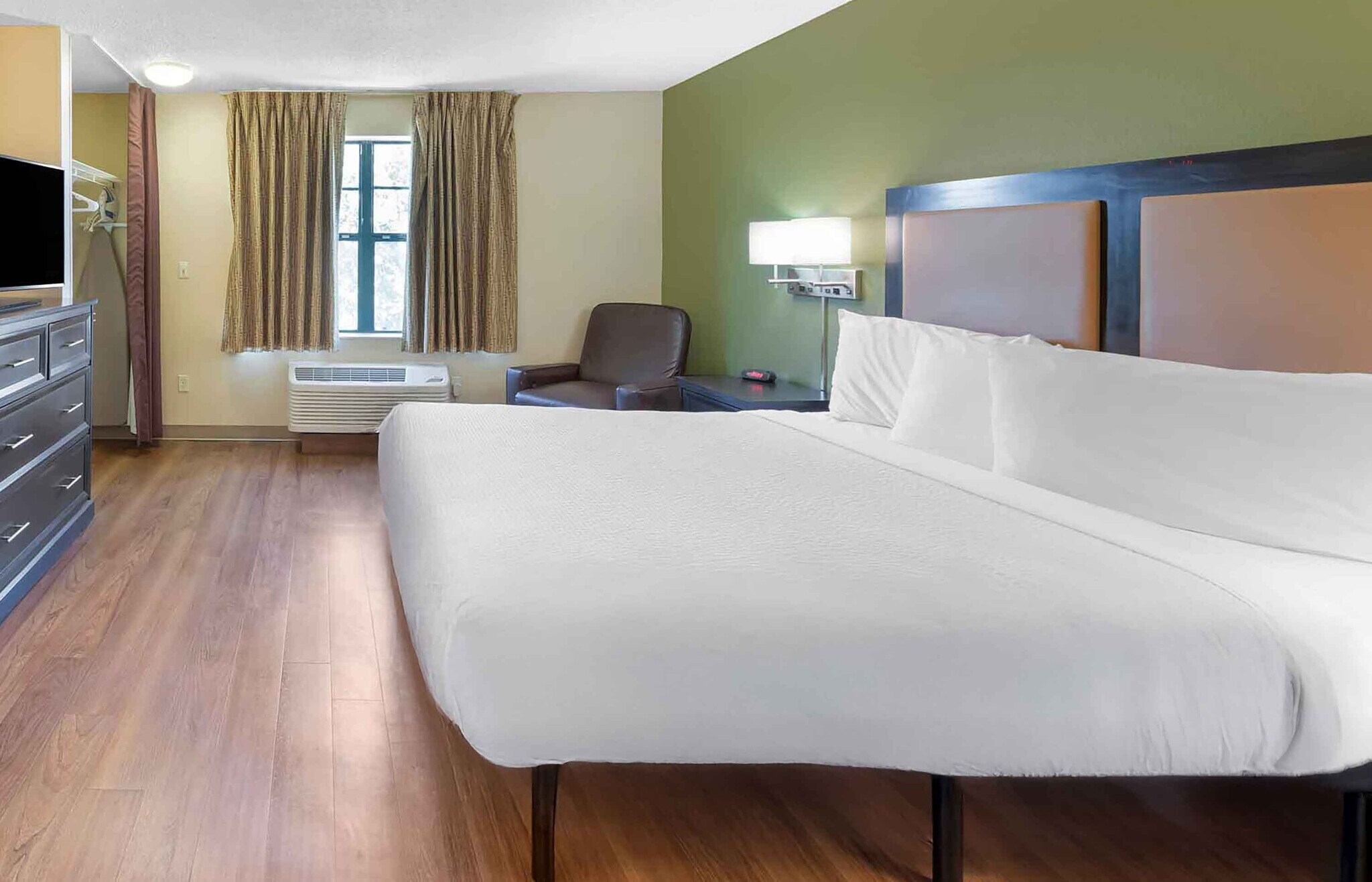 Building Photo - Furnished Studio-New York City - LaGuardia...