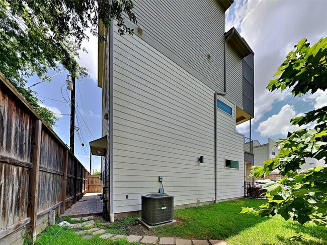 Building Photo - 353 Eado Park Cir