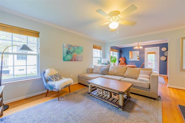 Building Photo - 115 Chisholm Pl
