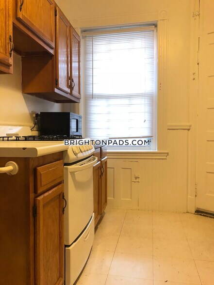 Primary Photo - 134 Englewood Ave
