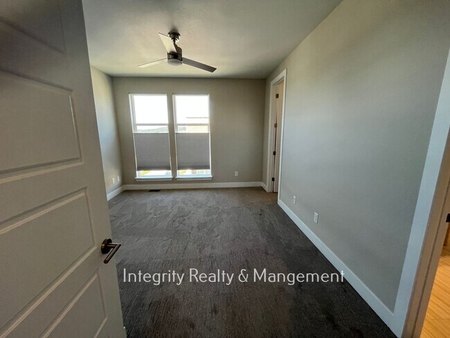 Building Photo - 2457 Majorca Dr