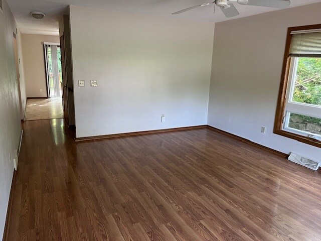 Building Photo - 211 Brookwood Dr