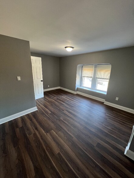 Building Photo - 547 High St