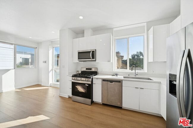 Building Photo - 4523 St Elmo Dr