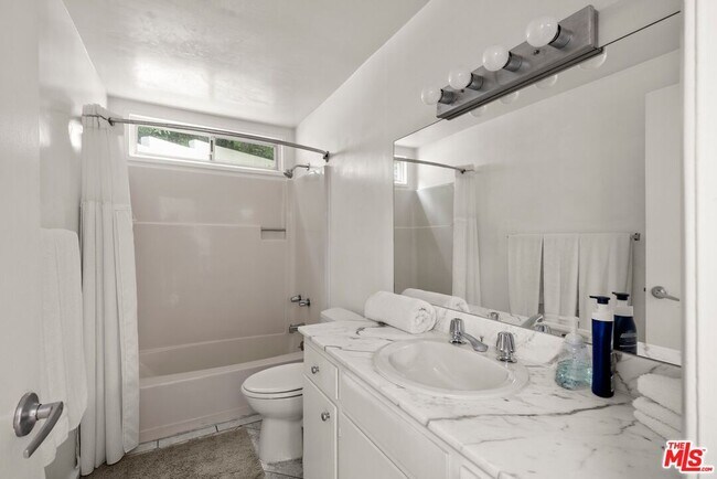 Building Photo - 3210 Coldwater Canyon Ln