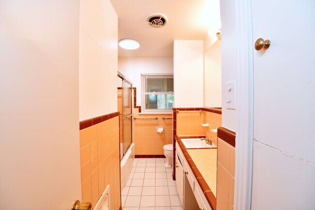 Building Photo - 3707 E 29th St