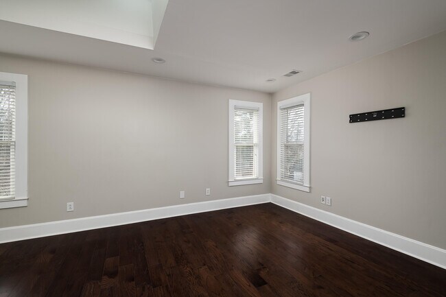 Building Photo - 1378 Fontaine Rd