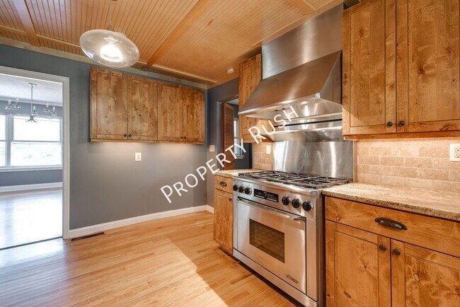 Building Photo - 303 Windmere Dr