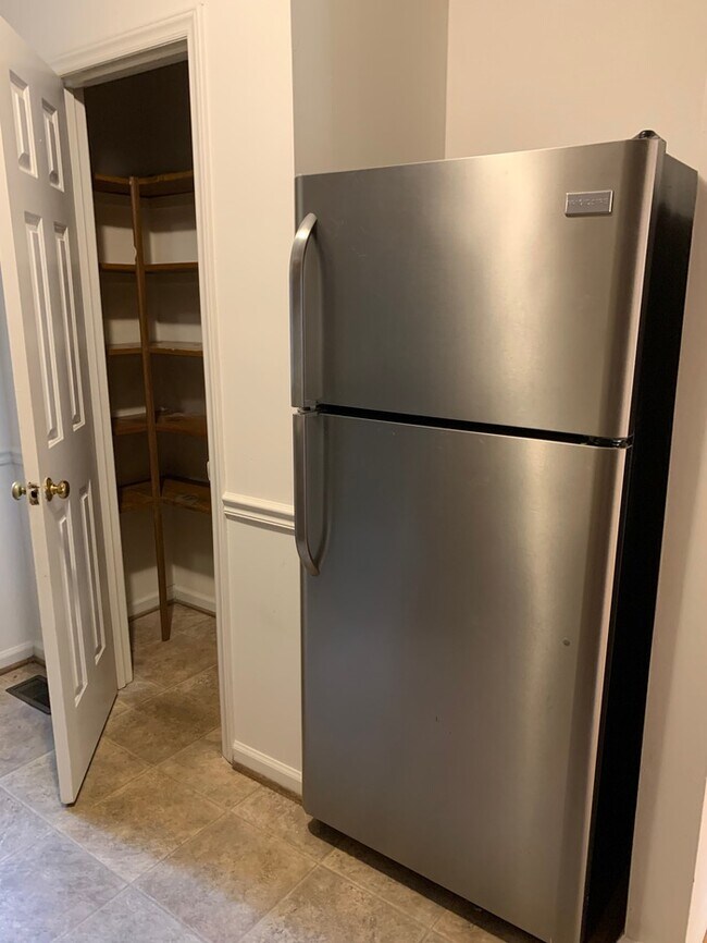 Building Photo - 121 Winners Cir